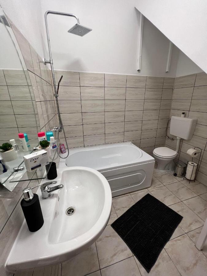 Apartament In Regim Hotelier King Medias Exterior photo